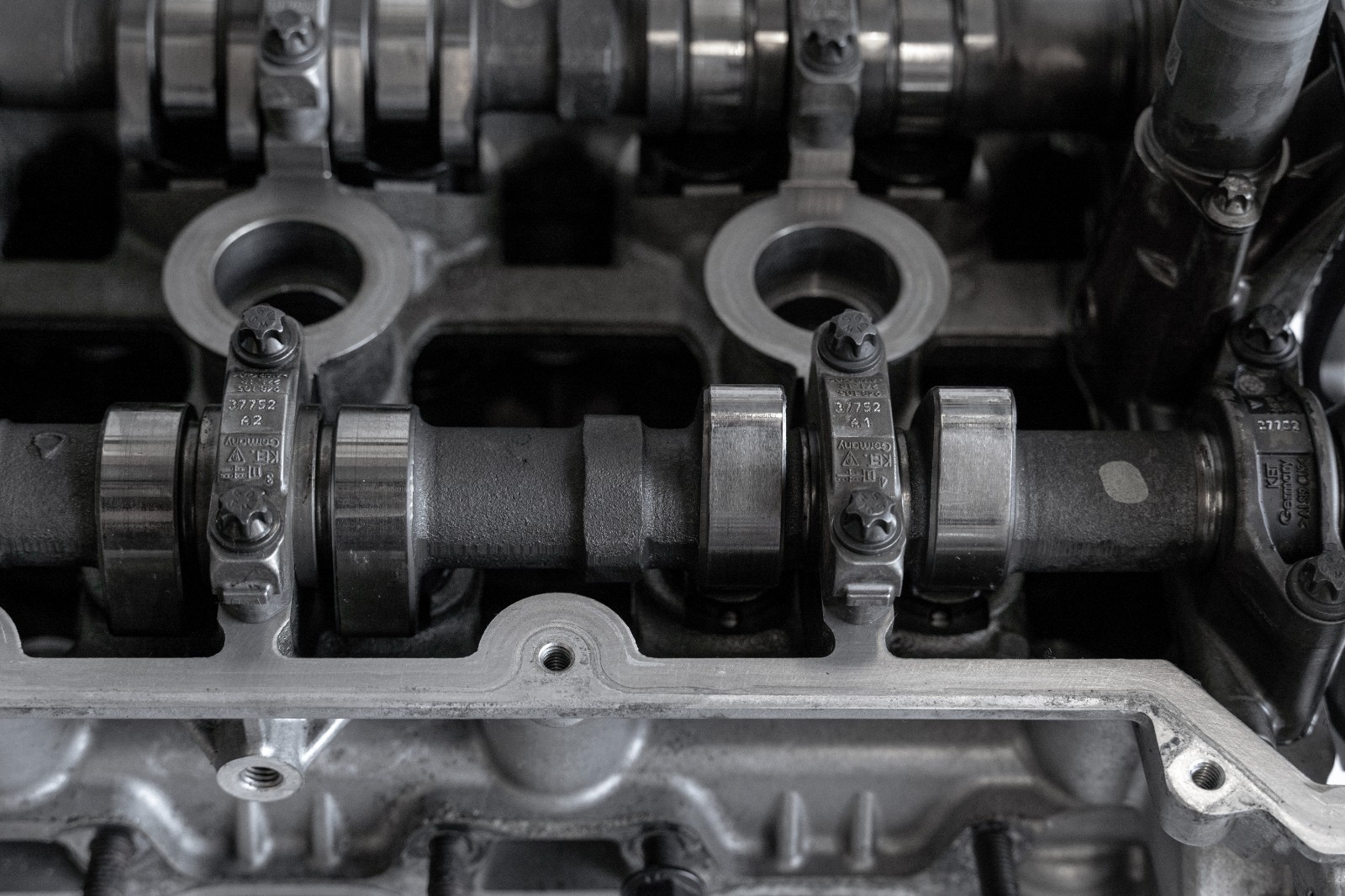 Porsche Cayenne Panamera Turbo S 4.8L V8 Right Cylinder head 1-4 OEM 2011-2018 – Image 4