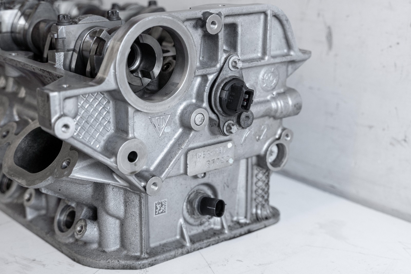 Porsche Cayenne Panamera Turbo S 4.8L V8 Right Cylinder head 1-4 OEM 2011-2018 – Image 10