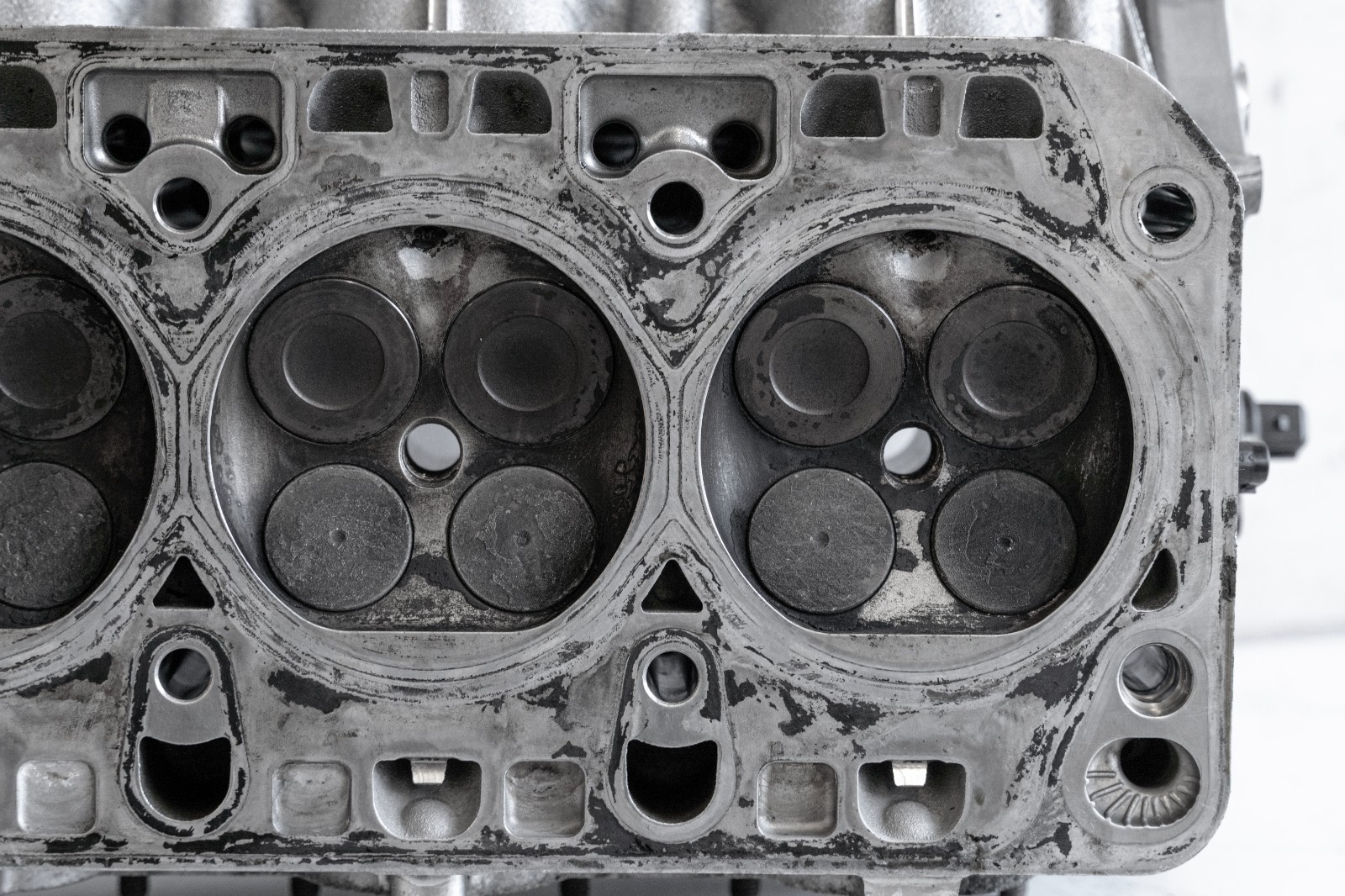 Porsche Cayenne Panamera Turbo S 4.8L V8 Right Cylinder head 1-4 OEM 2011-2018 – Image 13