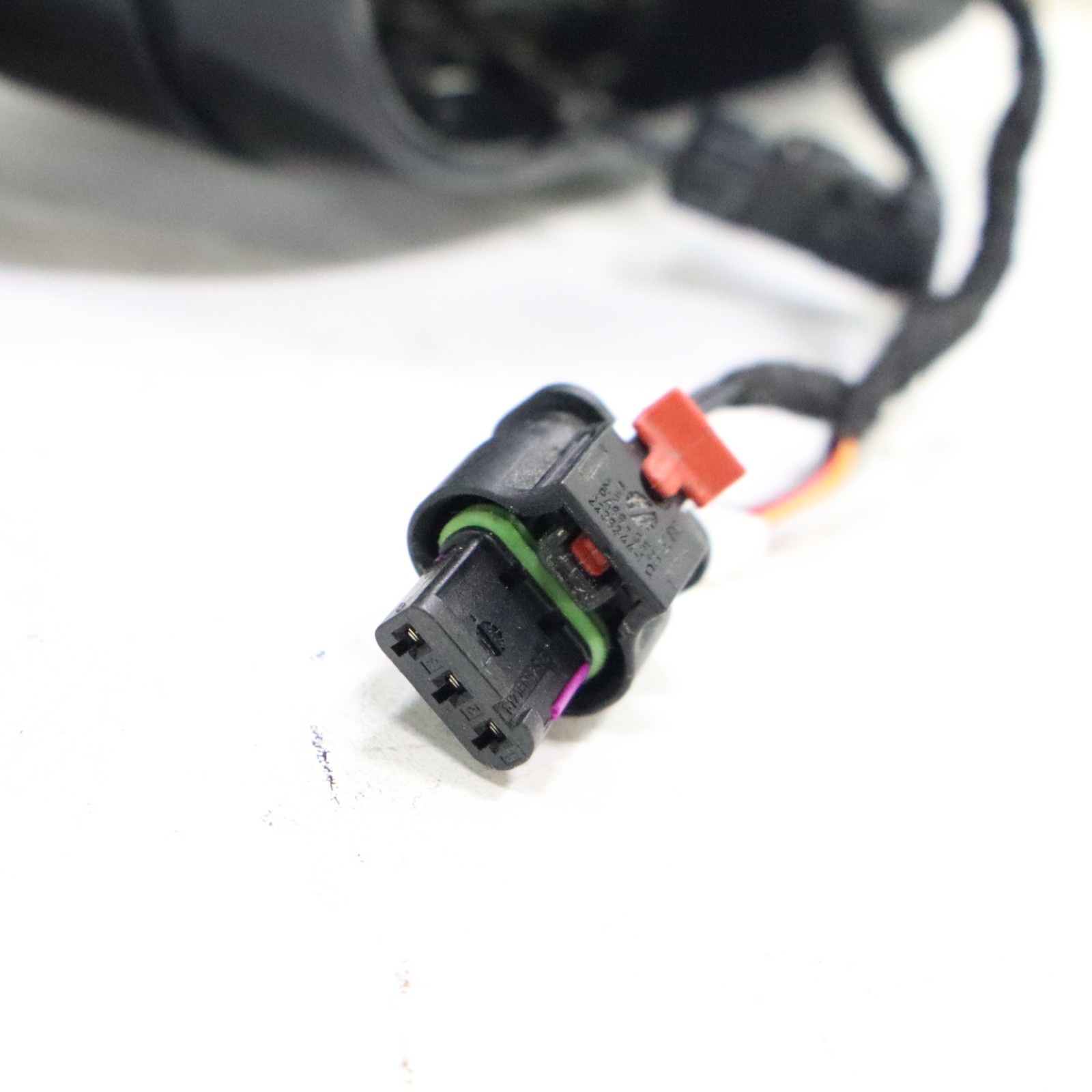 Land Rover Discovery 2024-2026 OEM Side View Mirror Right (Passenger Side) - Image 12