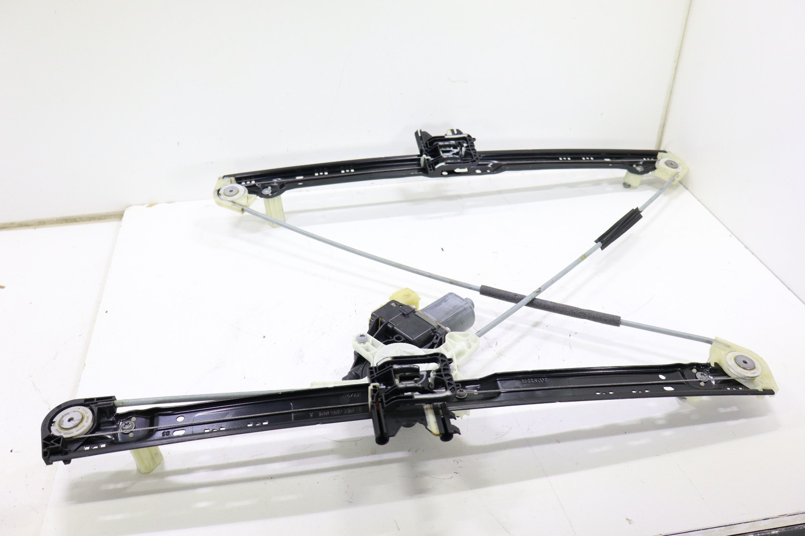 Land Rover Range Rover L405 2013-2024 OEM Window Regulator w/ Motor Front Right – Image 11