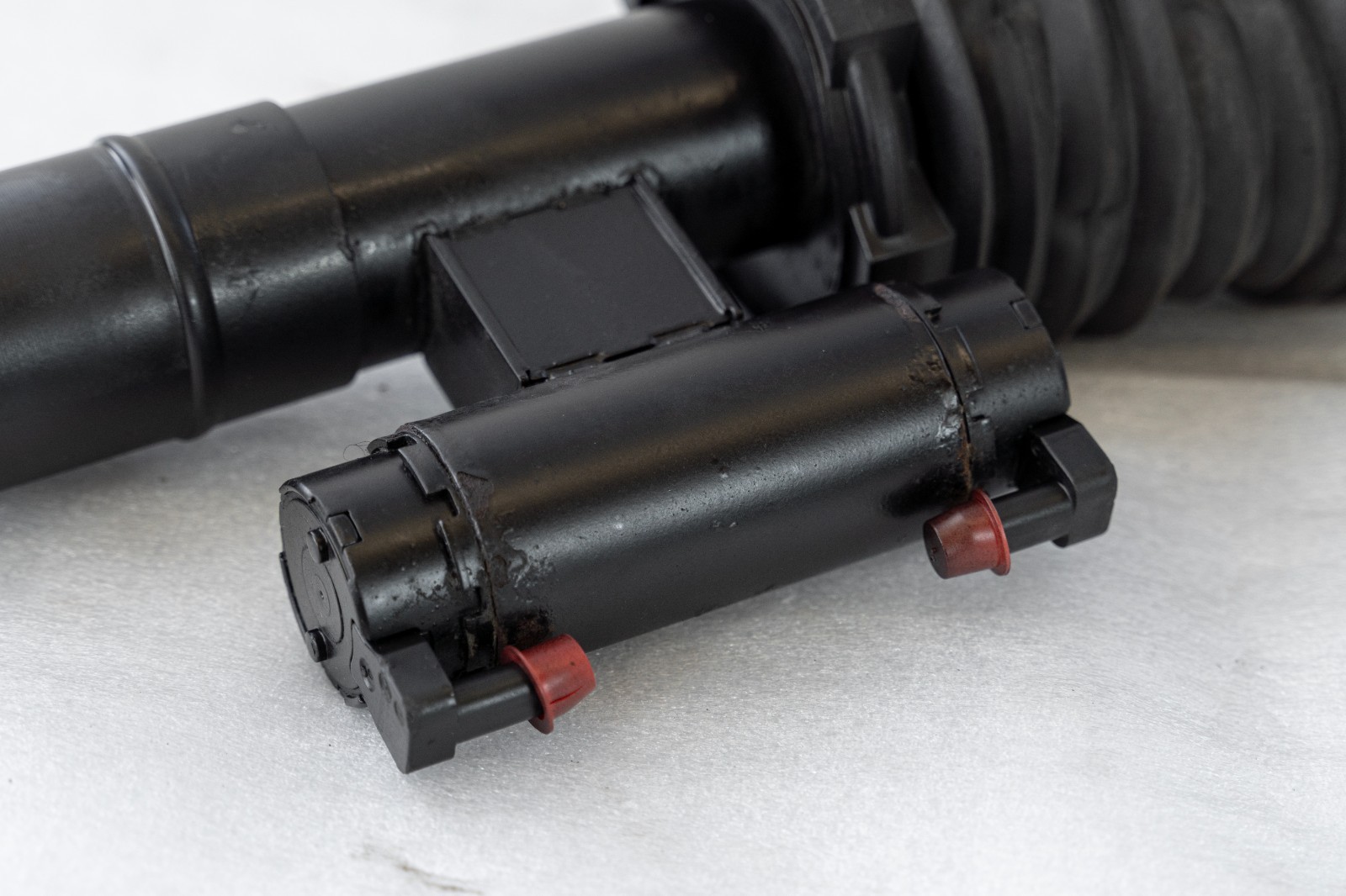 Aston Martin DBX Front Left Driver Strut Shock Absorber Air Spring OEM 2020-2025 – Image 7