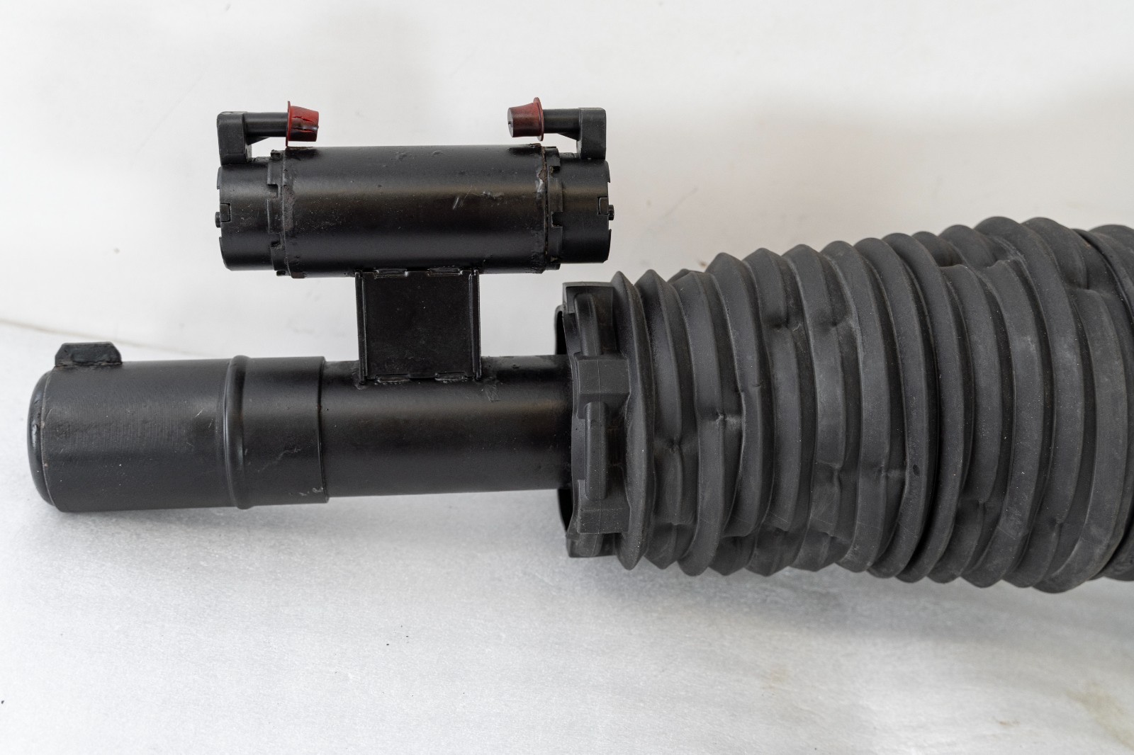 Aston Martin DBX Front Left Driver Strut Shock Absorber Air Spring OEM 2020-2025 – Image 10