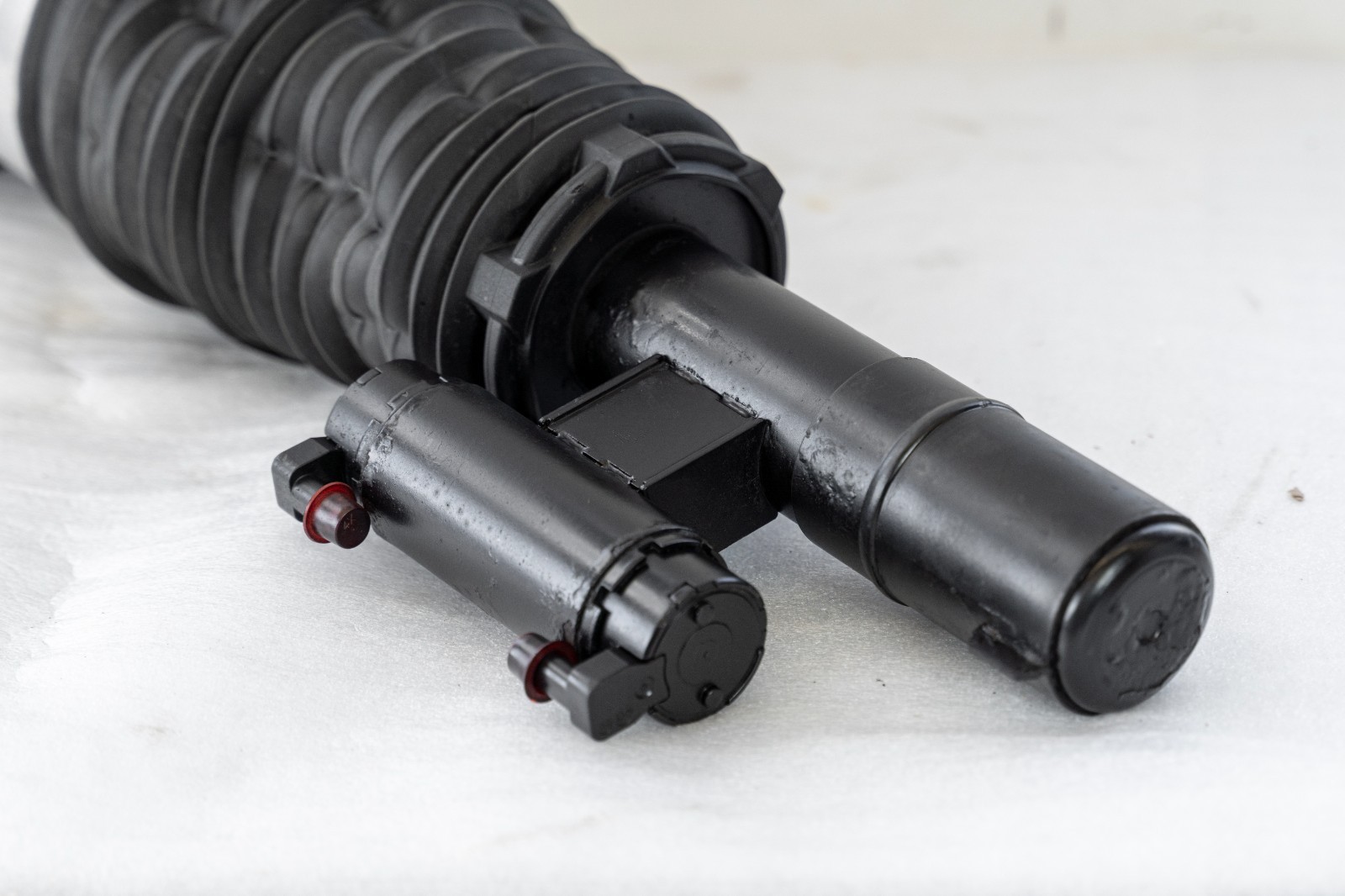Aston Martin DBX Front Right Strut Shock Absorber Air Spring OEM 2020-2025 – Image 2