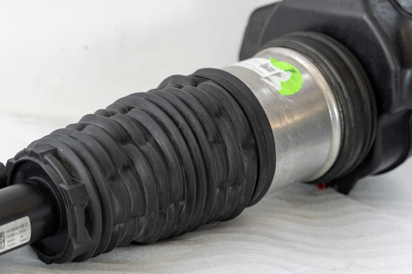 Aston Martin DBX Front Right Strut Shock Absorber Air Spring OEM 2020-2025 – Image 9