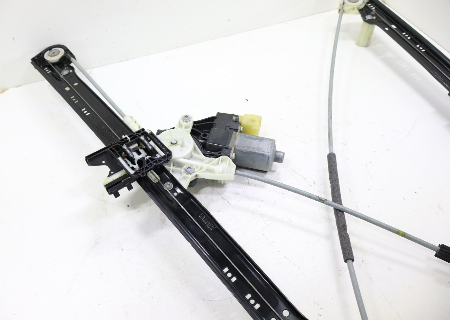 Land Rover Range Rover L405 2013-2024 OEM Window Regulator w/ Motor Front Right – Image 9