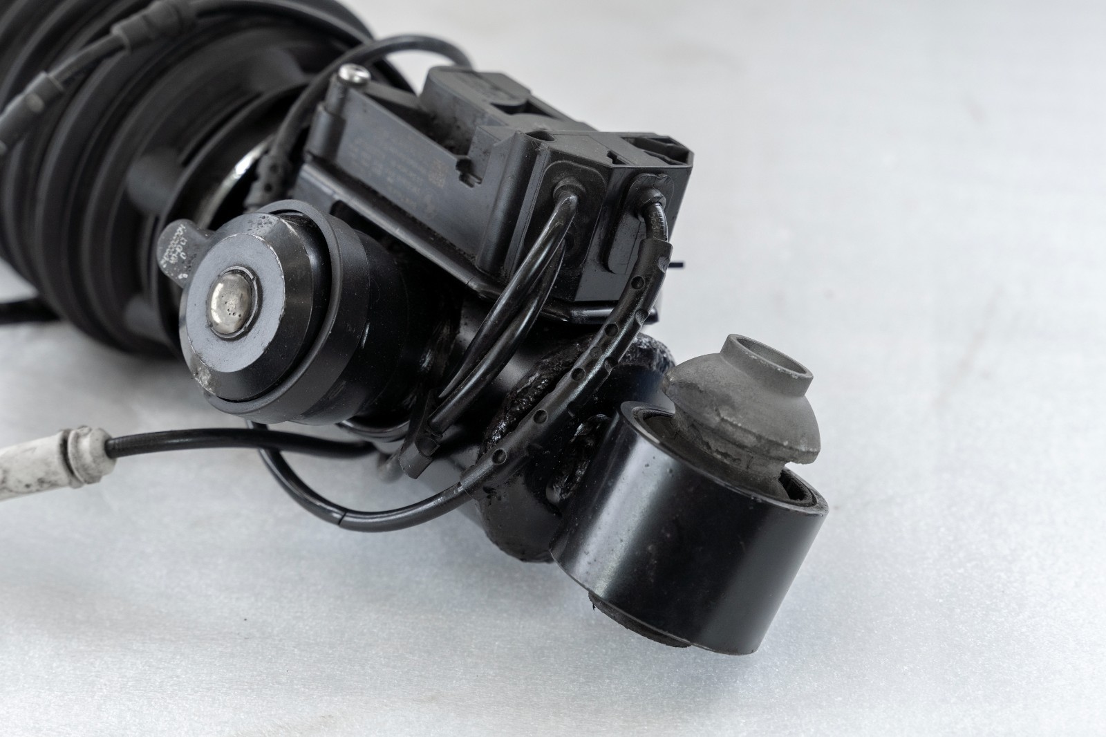Rolls Royce Ghost Rear Right Passenger Air Spring Shock Absorber OEM 2009-2019 - Image 2