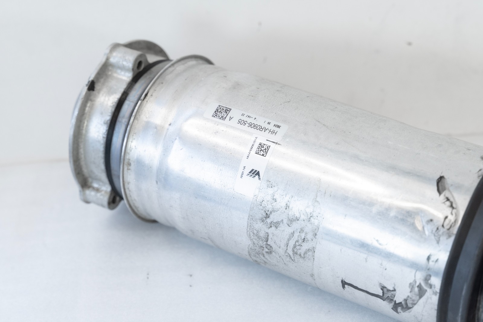 Rolls Royce Cullinan Rear Left Driver Air Spring Shock Absorber OEM 2019-2025 – Image 5