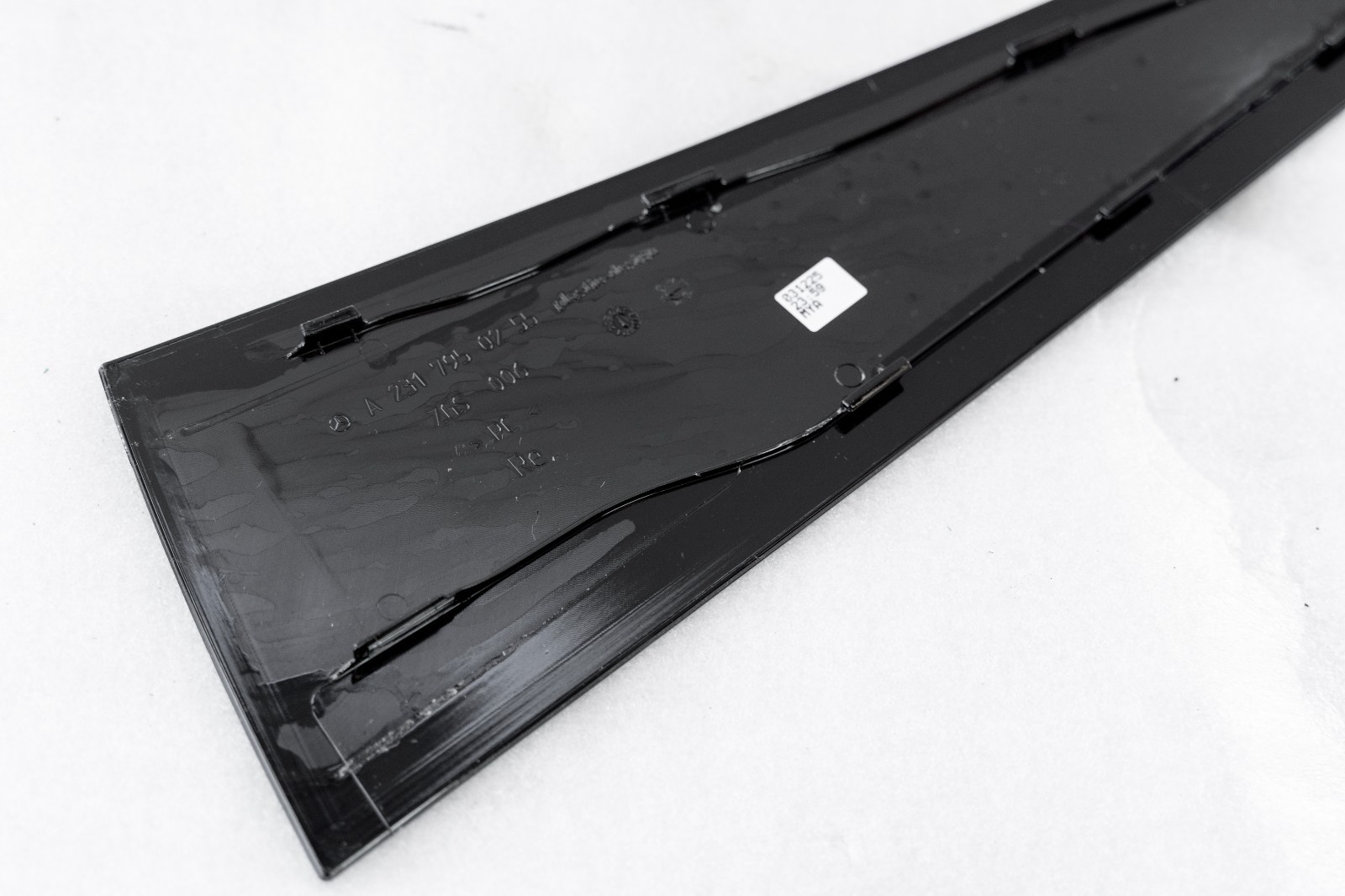 Mercedes SL400 SL550 SL63 SL65 Back Glass Reveal molding Rear Right OEM 13-2020 - Image 6