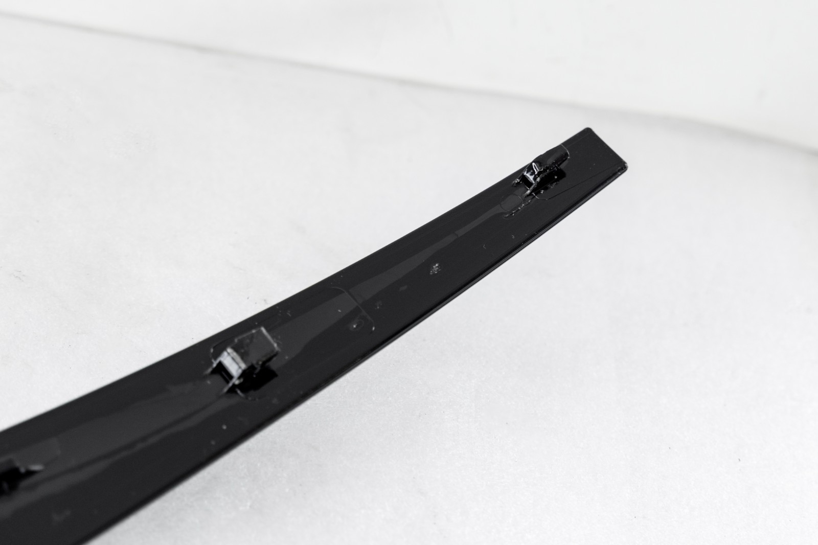 Mercedes SL400 SL550 SL63 SL65 Back Glass Reveal molding Rear Right OEM 13-2020 - Image 8