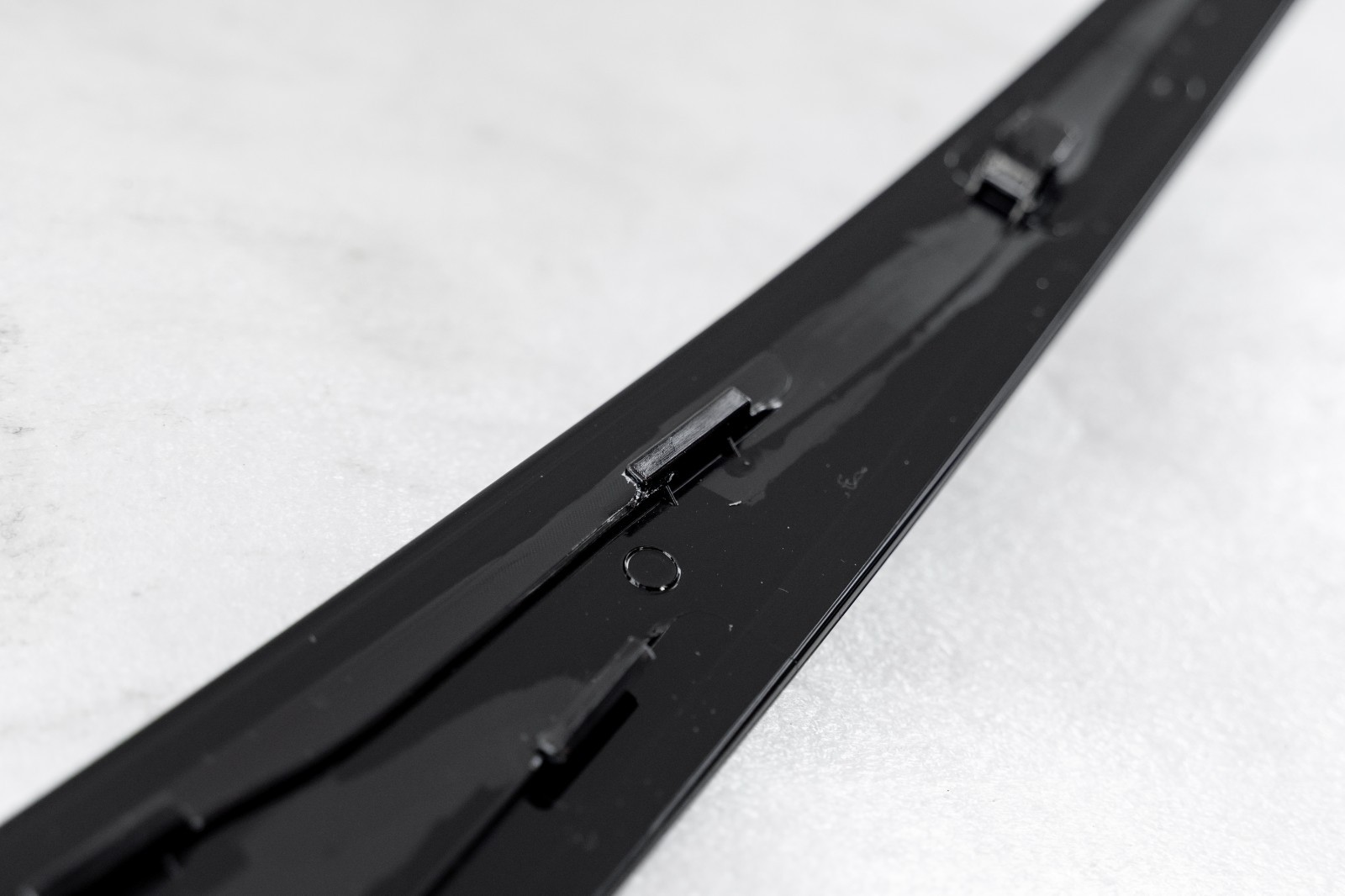 Mercedes SL400 SL550 SL63 SL65 Back Glass Reveal molding Rear Right OEM 13-2020 - Image 9