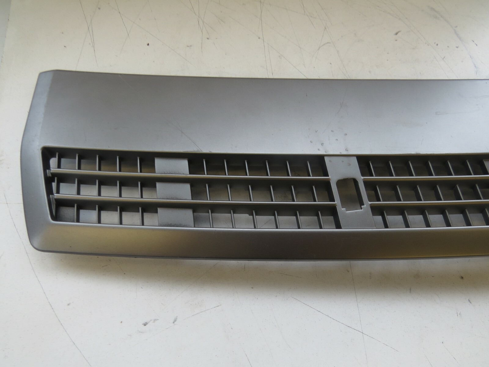 Land Rover Range Rover L322 2003-2009 OEM Hood Cowl Vent Grille Gray - Image 4