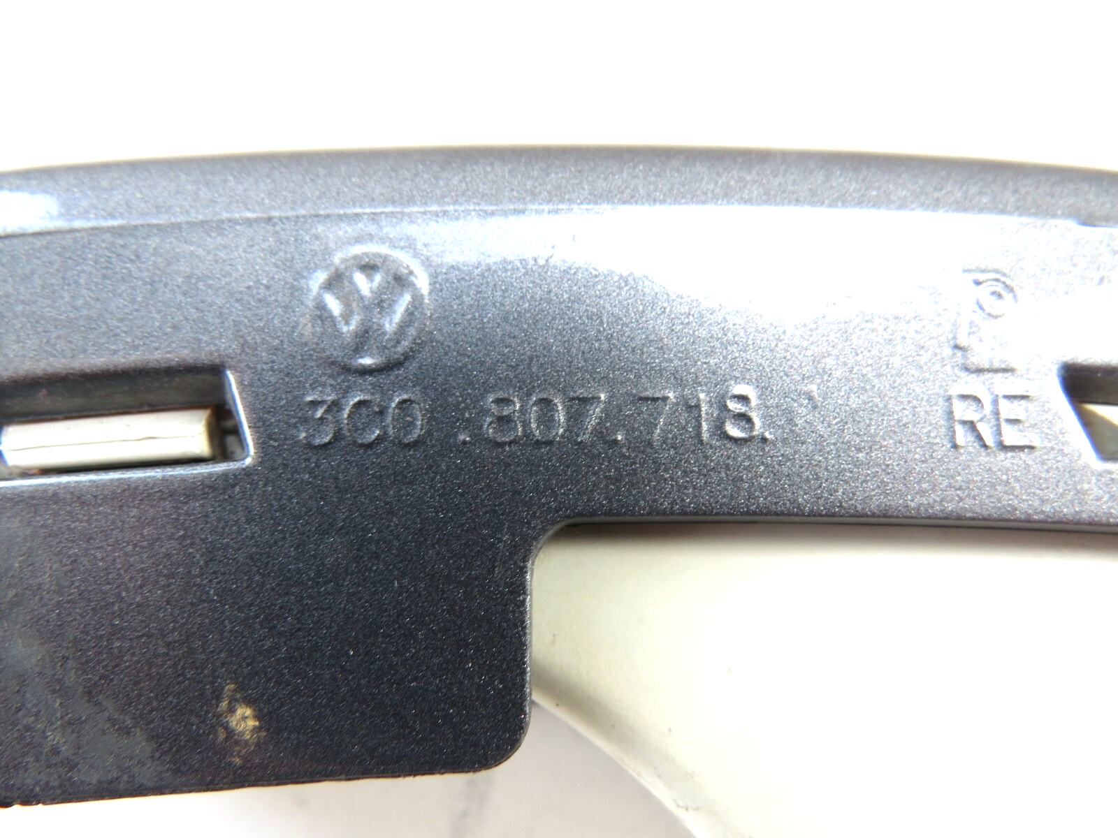 Volkswagen Passat 2006-2010 OEM Amber Turn Signal Light Front Right - Image 11