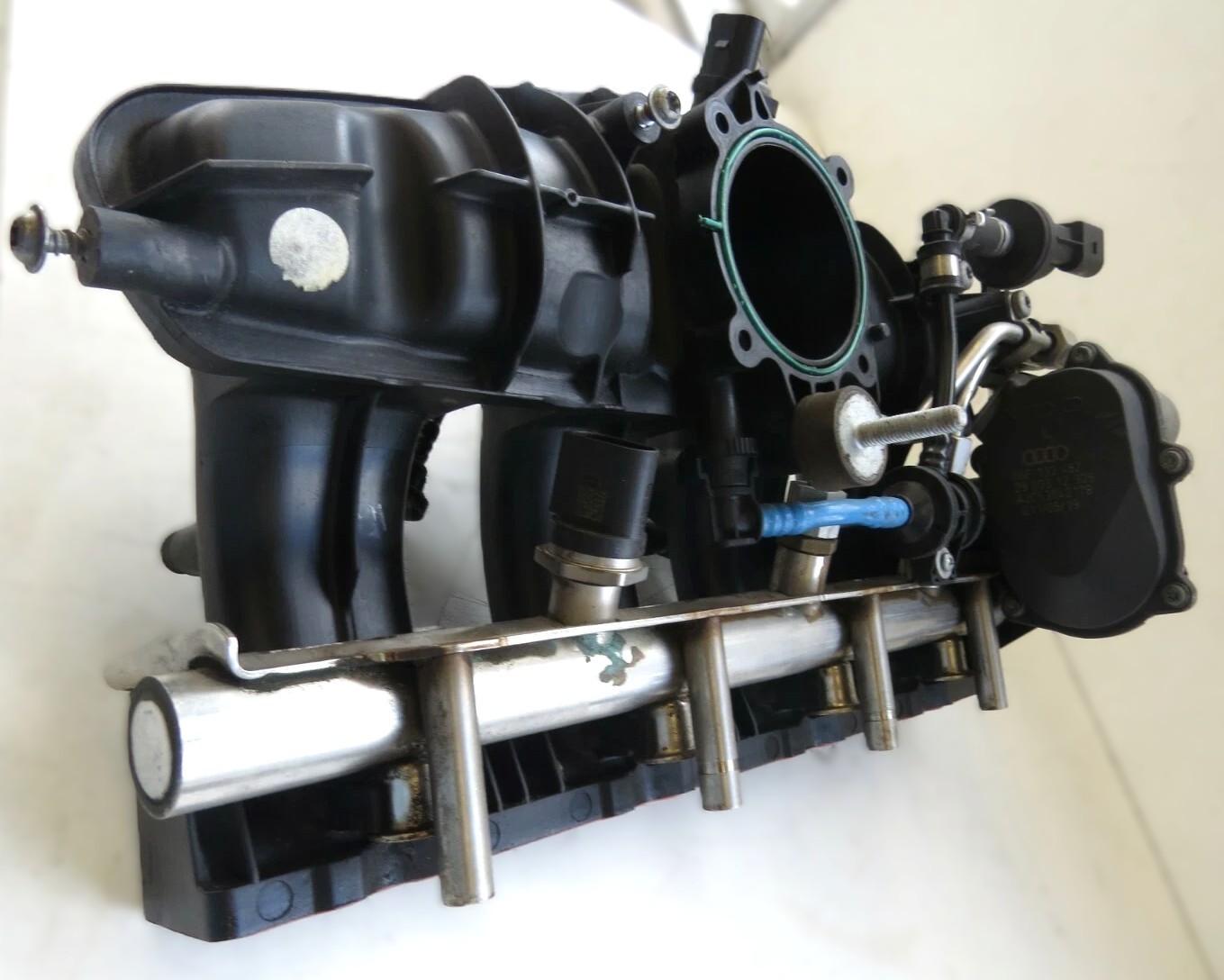 Audi Volkswagen 2005-2015 OEM Air Intake Manifold with Actuator – Image 5