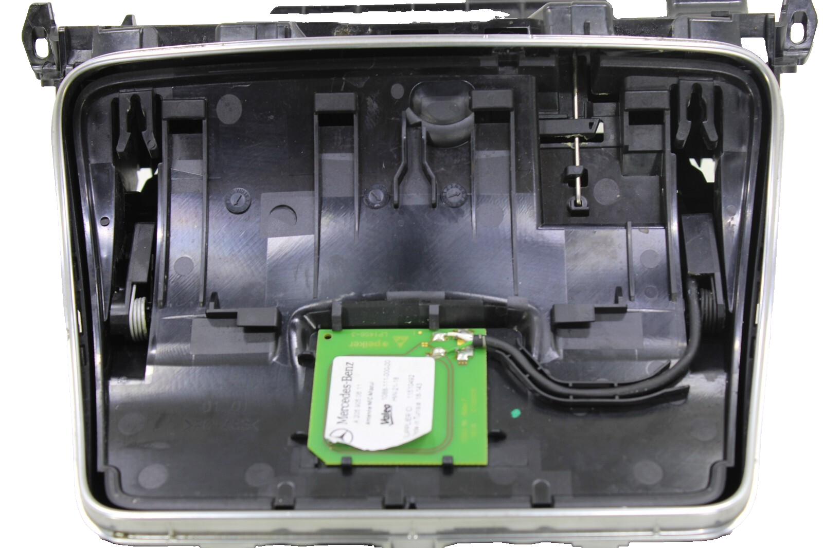 Mercedes C300 C63 2019-2021 OEM Center Console Storage Bluetooth Charge - Image 6