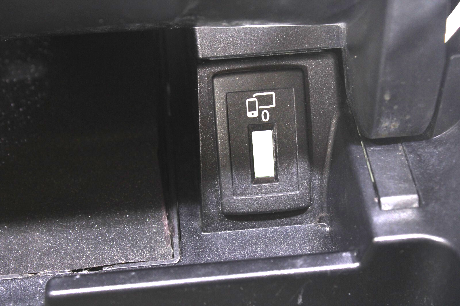 Mercedes C300 C63 2019-2021 OEM Center Console Storage Bluetooth Charge - Image 22