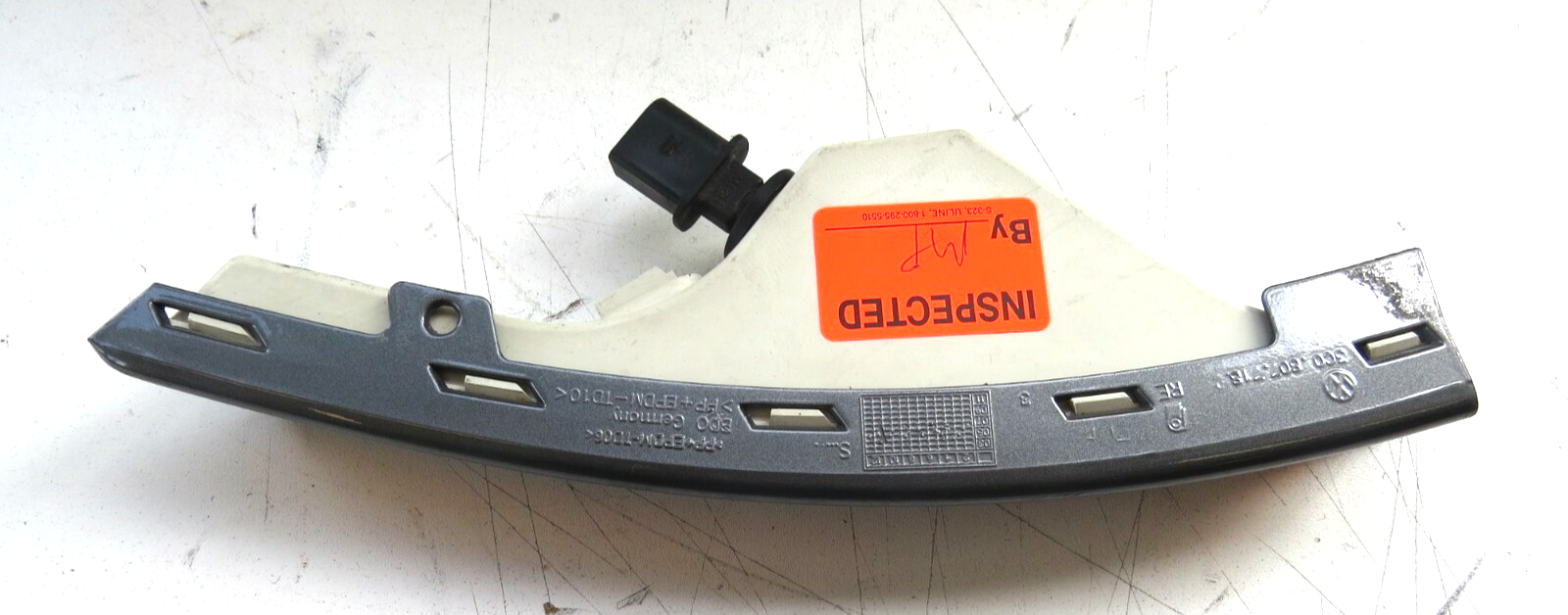 Volkswagen Passat 2006-2010 OEM Amber Turn Signal Light Front Right - Image 4