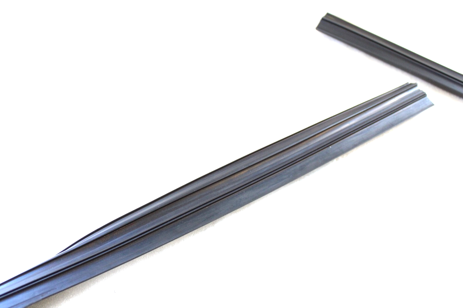 Jaguar Super V8 XJ8 XJR 2004-2009 OEM NEW Door Window Weatherstrip Front Right - Image 6