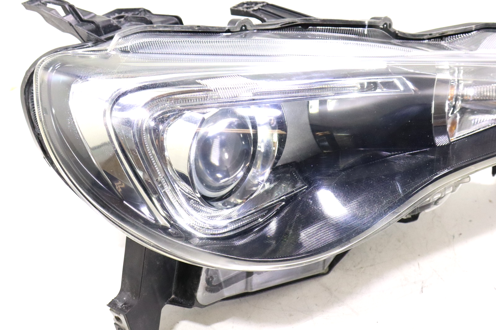 Subaru BRZ 2013-2016 OEM Xenon Headlight w/Ballast Front Right - Image 8