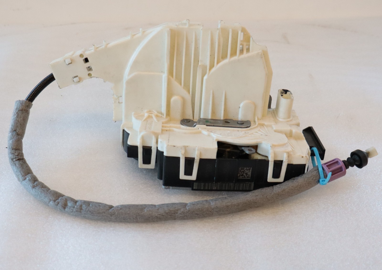Mercedes C-Class E-Class GLK 2008-2014 OEM Door Lock Actuator Left (Drive Side) - Image 4