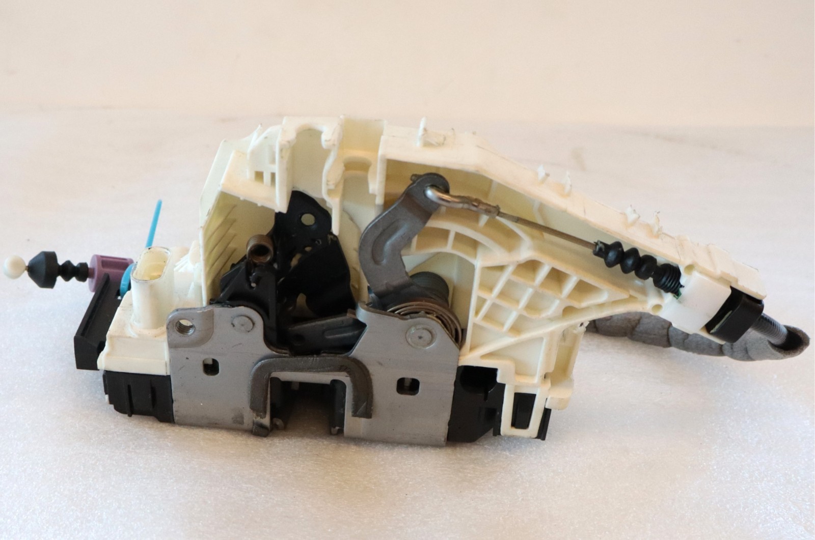 Mercedes C-Class E-Class GLK 2008-2014 OEM Door Lock Actuator Left (Drive Side) - Image 8