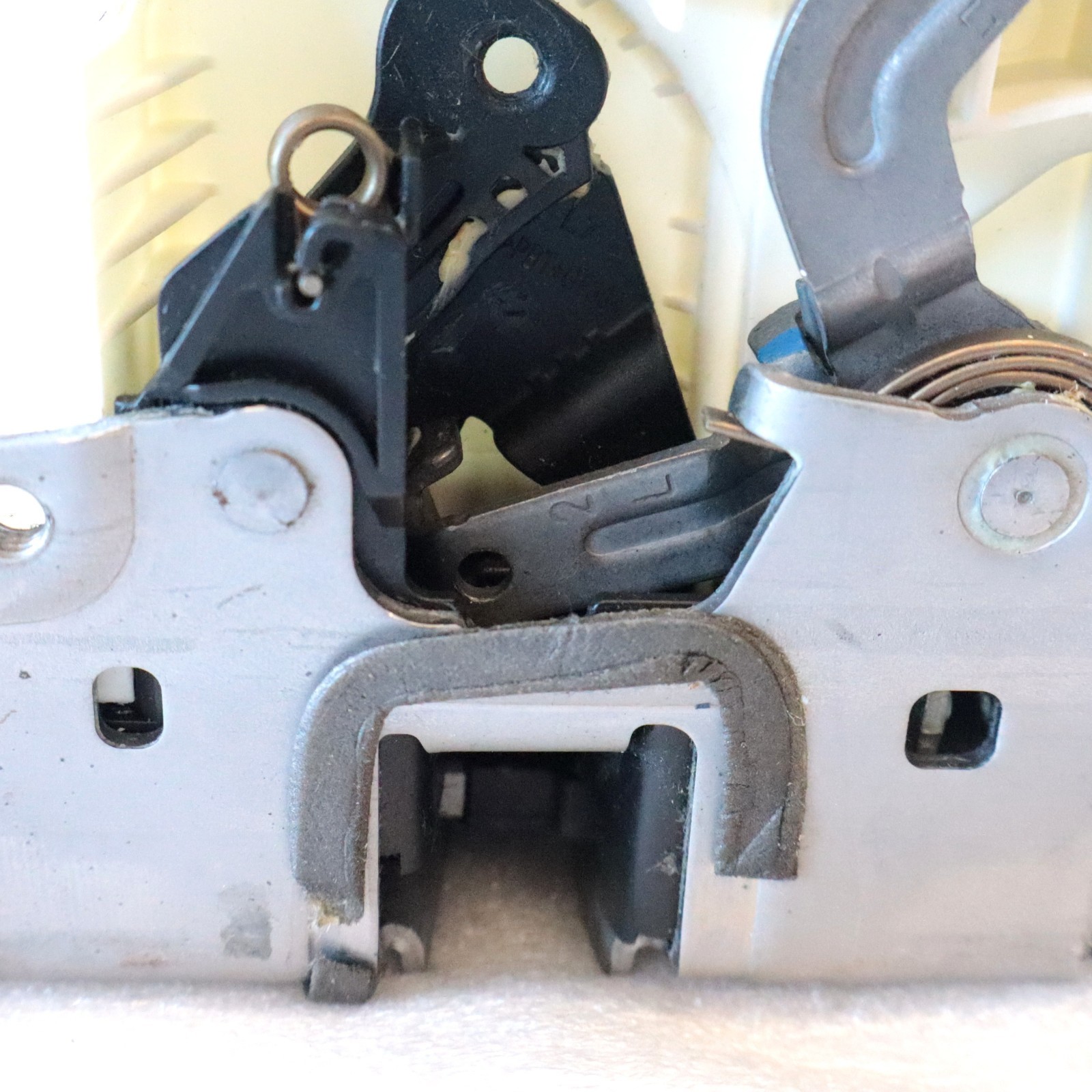 Mercedes C-Class E-Class GLK 2008-2014 OEM Door Lock Actuator Left (Drive Side) - Image 10